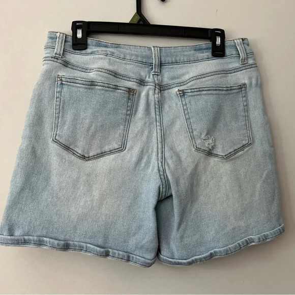 Maurices Denim Distressed Shorts Light Wash Size 8 - Picture 2 of 4